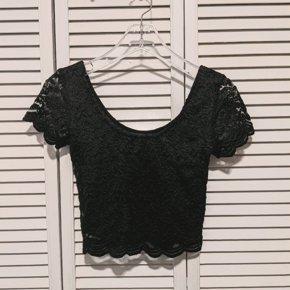 Forever 21 Lace Cropped Tee - Picture 1 of 3